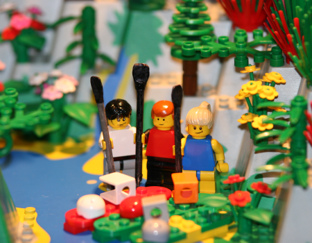 Die Paddler Jan, Nick und Kathie vor dem Aufbruch